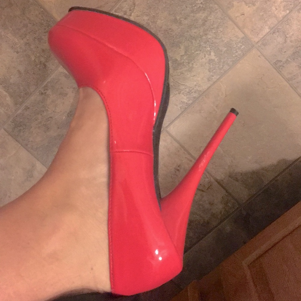 HOT pink 4” heels